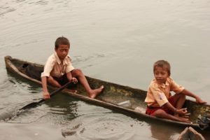 Saat Anak Pesisir Berjuang Sekolah