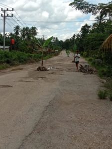 Protes Jalan Provinsi Rusak Berat