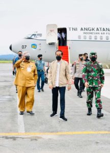 Serba Serbi Aksi Sambut Jokowi di Kendari