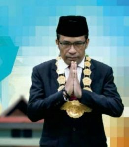 Zamrun Kembali Jabat Rektor UHO