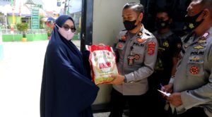 Warga Ikut Vaksin Dapat Beras 5 Kilogram