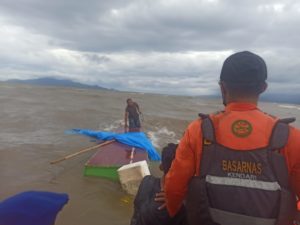 Tim SAR Selamatkan Dua Penumpang Longboat yang Tenggelam di Perairan Totobo Kolaka