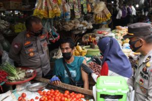 Polres Kendari Gelar Vaksinasi di Pasar Tradisional