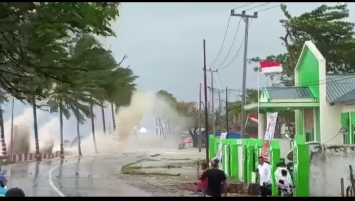 Cuaca Ekstrim Landa Perairan Laut Sultra