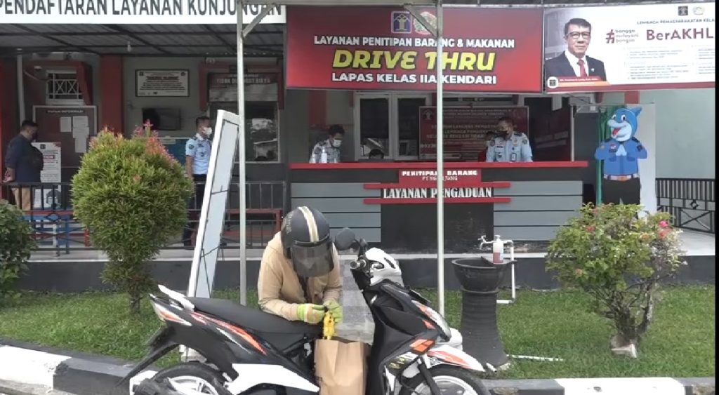 Layanan Drive Thru Bagi Pengunjung Lapas Kelas 2 A Kendari, Antisipasi Penyebaran Covid 19
