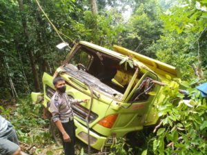 Mogok, Truck Tanpa Pengemudi Tujuan Asera Terjun ke Jurang 80 Meter di Meluhu Konawe