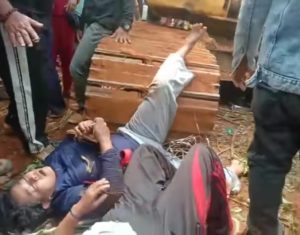 Lagi Puluhan Ibu-Ibu Hadang Alat Berat  Perusahaan Tambang