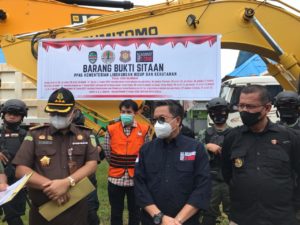 Gakkum KLHK Serahkan Tersangka dan Barang Bukti Perkara Tambang Ilegal ke Kejati Sultra