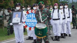 Komandan Lantamal VI Makassar, Laksamana Pertama Benny Sukandari Pimpin Pemakaman Militer  Lettu Marinir Anumerta Muhammad Ikbal
