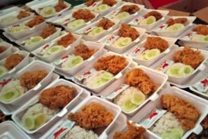 Kiat Pedagang Ayam Geprek Merespon Kenaikan Harga Sembako