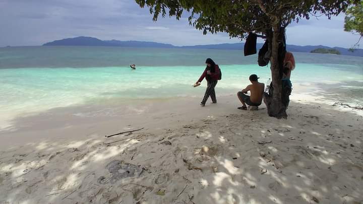 Aktifitas Tambang Batu Rusak Keindahan Pantai Senja