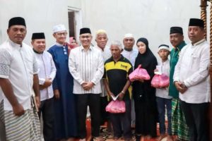 Malam Nuzulul Quran, Wali Kota Serahkan Paket Sembako dan Alquran