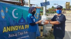 Peduli Sesama di Bulan Ramadhan, PT Anindya Wiraputra Berbagi 2000 Takjil Gratis Ke Pengendara Jalan