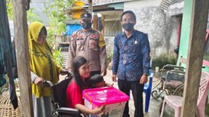 Baznas dan Polri Salurkan Paket Ramadhan di Tiga Kecamatan di Kota Kendari