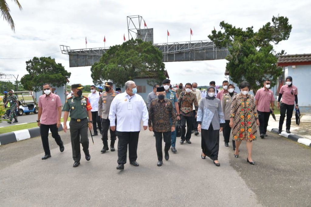 Wapres Tiba di Sultra, Hadiri Peletakan Batu Pertama Kawasan Industri NIS di Konut dan Bagi BLT di Kota Kendari