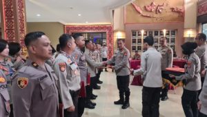 Raih Juara Umum Beladiri Polri 2022, Kapolda Sultra Beri Penghargaan Kepada 12 Personelnya