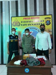 Bea Cukai dan Satres Narkoba Polresta Kendari Gagalkan Penyelundupan Tembakau Sintetis Asal Bandung