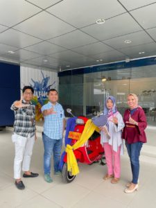 Kembali Nasabah Bank Mandiri Kendari Menangkan Vespa