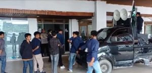 HMI Kendari Tolak Kenaikan Harga BBM dan TDL