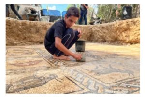 Petani Gaza  Temukan Mosaik Era Bizantium yang Menakjubkan