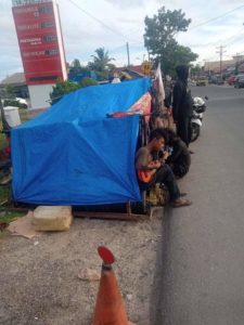 Ngamen untuk Sekedar Makan dan Sebotol Bensin