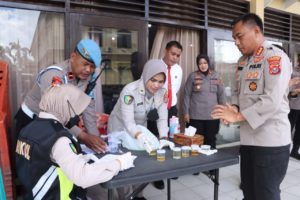 Sejumlah Pejabat Utama Polresta Kendari Lakukan Tes Urine