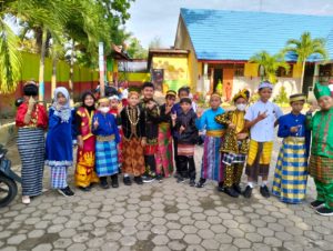 Saat Murid Memakai Baju Adat di Sekolah