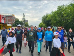 Wali Kota Kendari Ikut Jalan Sehat Bersama Alumni FPIK UHO
