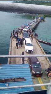 Pelabuhan Amolengu Dipadati Antrian Panjang Kendaraan Kontingen Porprov XIV Sultra