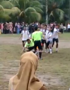 Ricuh, Wasit Dikeroyok Warnai Pertandingan Sepak Bola Porprov XIV Sultra