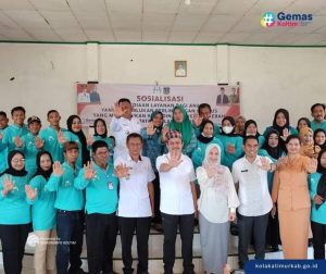 Serahkan Bantuan Sosial Bupati Koltim Titip Pesan Layanan Perlindungan Anak