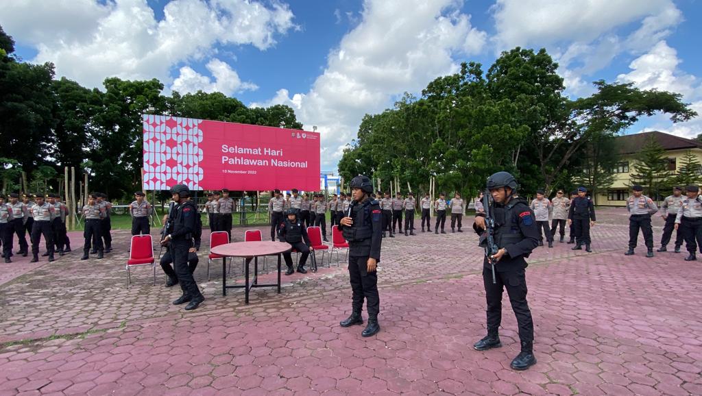 Personil Brimob Polda Sultra Gelar Latihan Sistem Pengamanan Markas Komando di Mapolda Sultra