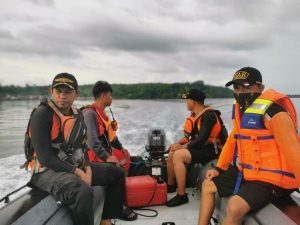 Dihantam Gelombang Perahu Nelayan di Buton Tenggelam