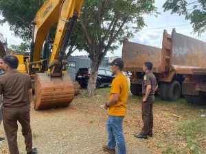 Penyerahan Tahap II Ke Kejaksaan Kasus Tambang Ilegal di Kolut