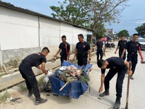 Brimob Polda Sultra Laksanakan Bakti Sosial di Pasar Baruga dan Terminal Baruga