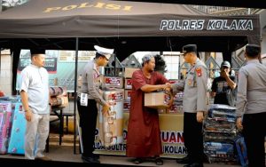 Polri Bantu Korban Musibah Kebakaran di Kolaka