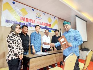 LM Sumarlin Calon Tunggal Ketua Kadin Buton