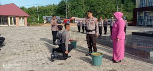 22 Bintara Baru Jalani Tradisi Mandi Kembang di Mapolres Konawe Utara