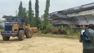 Juru Sita Pengadilan Eksekusi Obyek Sengketa Lahan Stadion Lakidende