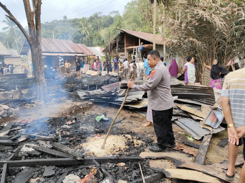 Dua Unit Rumah Di Desa Lelekaa Wolasi Konawe Selatan Terbakar