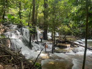 Pesona Air Terjun Tali Sewu, Bukti Sungai Bawah Tanah di Koltim Benar Adanya