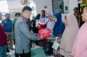 Pemkot Kendari Serahkan Bantuan pada Korban Bencana Hidrometereologi