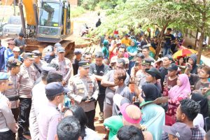 Polres Konawe Utara Mediasi Mahasiswa Dan Masyarakat Morombo Terkait Tuntutan Penghentian Perusahaan Tambang