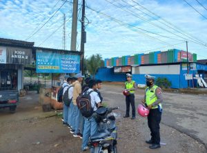 Ingatkan Pentingnya Penggunaan Helm Saat Berkendara, Satlantas Polres Konawe Utara Gelar Patroli