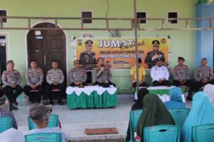 Pemeriksaan Kesehatan Dan Pembagian Bansos di Jumat Curhat Polres Konut