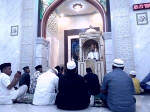 Pj Wali Kota Kendari Ceramah Subuh di Masjid Sabillimuttaqin Kampus Pasca Sarjana UHO
