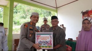 Polres Konawe Utara Serahkan Bantuan Kemanusiaan di Tiga Desa