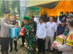 Kunjungi Pos Pengamanan Lebaran Idul Fitri 1444 H, Kapolres Konsel Berikan Dukungan Logistik Kepada Personil TNI