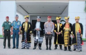 Peringati Hari Pendidikan Nasional, Wali Kota Gunakan Pakaian Adat Dolomani