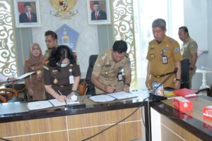 Pemkot Kendari dan Kejari Tandatangani MOU Bidang Hukum